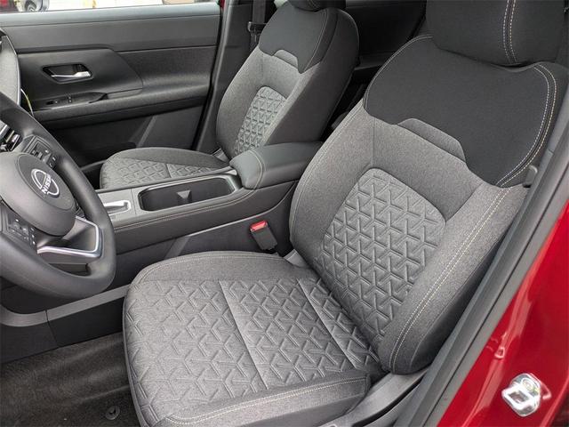 Photo of 2025 Scarlet Ember T Nissan Kicks