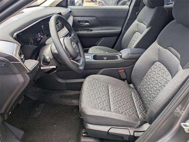Photo of 2025 2t Gun Blk Roof Nissan Kicks