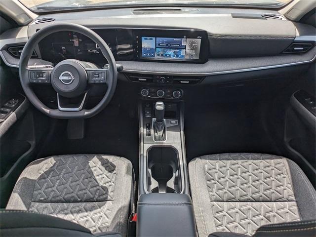 Photo of 2025 2t Gun Blk Roof Nissan Kicks