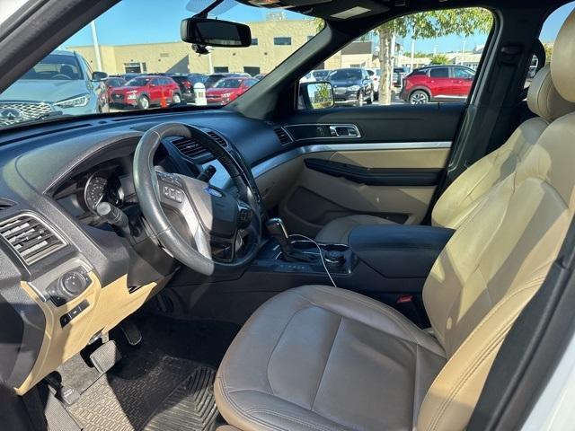 Photo of 2017 Oxford White Ford Explorer