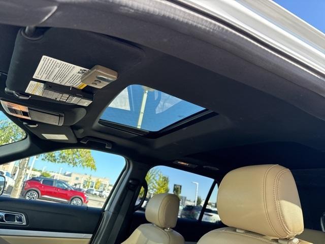 Photo of 2017 Oxford White Ford Explorer