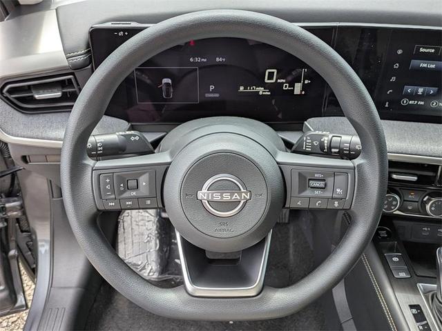 Photo of 2025 Gun Metallic Nissan Kicks