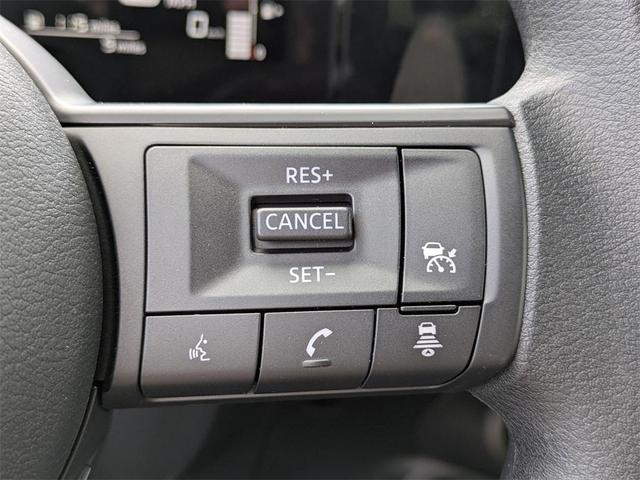 Photo of 2025 2t Gun Red Roof Nissan Kicks