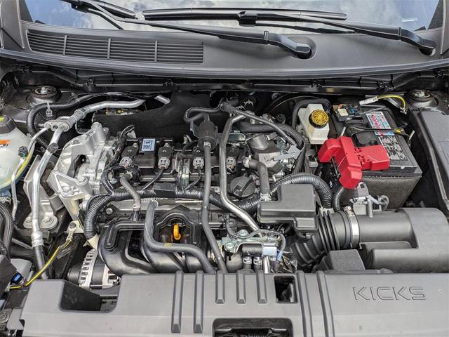 Photo of 2025 2t Gun Red Roof Nissan Kicks