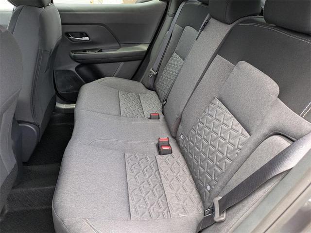 Photo of 2025 2t Gun Red Roof Nissan Kicks