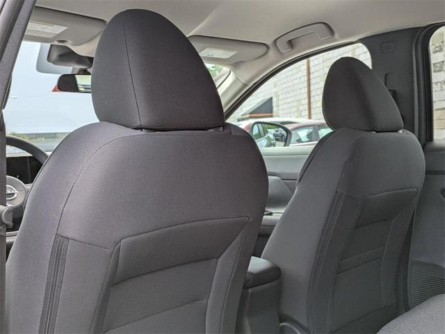 Photo of 2025 2t Gun Red Roof Nissan Kicks