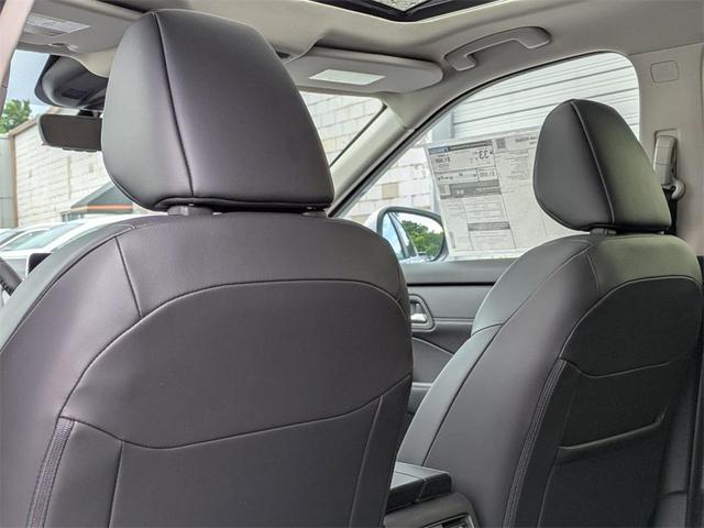 Photo of 2025 Everest White P Nissan Rogue