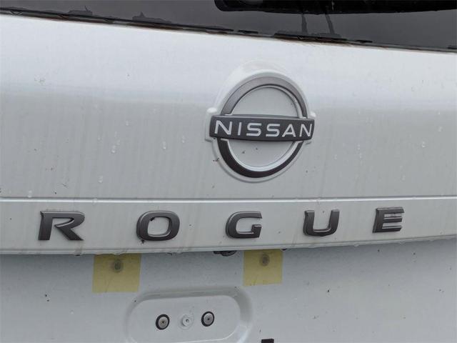 Photo of 2025 Everest White P Nissan Rogue