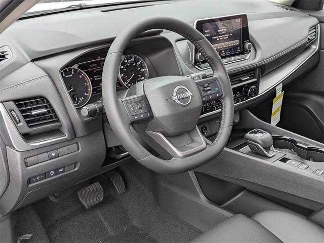Photo of 2025 Everest White P Nissan Rogue