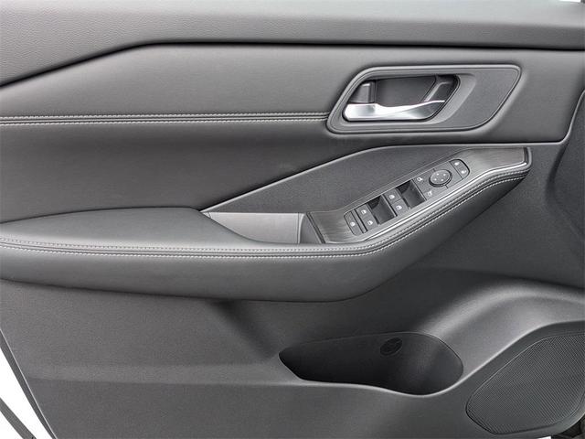 Photo of 2025 Everest White P Nissan Rogue