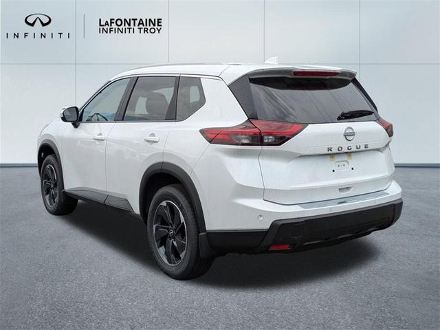 Photo of 2025 Everest White P Nissan Rogue