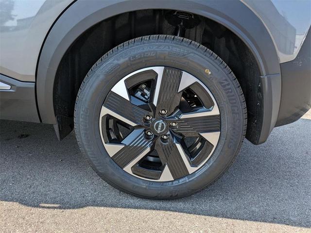 Photo of 2025 Gun Metallic Nissan Kicks
