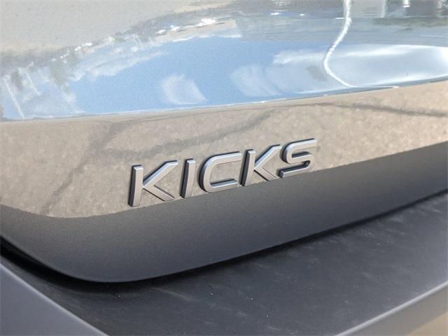 Photo of 2025 2t Gun Red Roof Nissan Kicks