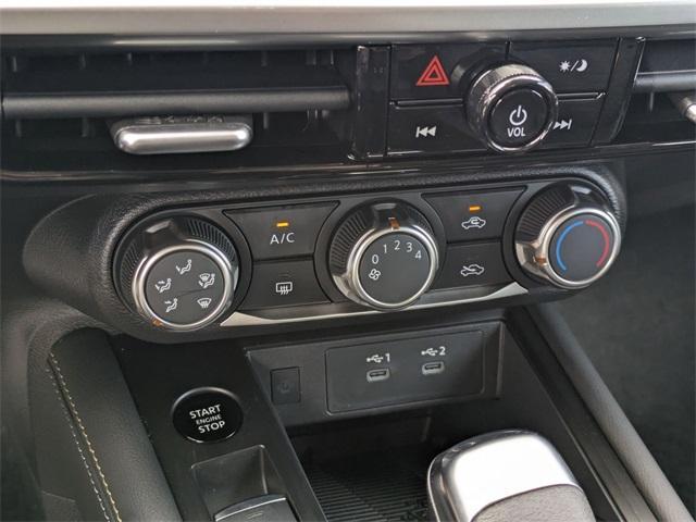 Photo of 2025 2t Gun Red Roof Nissan Kicks