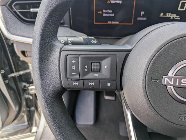 Photo of 2025 2t Gun Red Roof Nissan Kicks