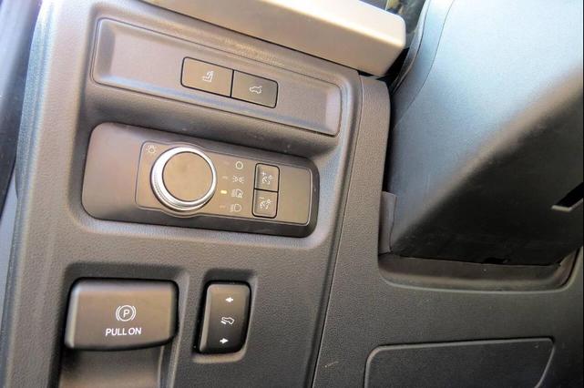 Photo of 2022 Blue Ford Expedition Max