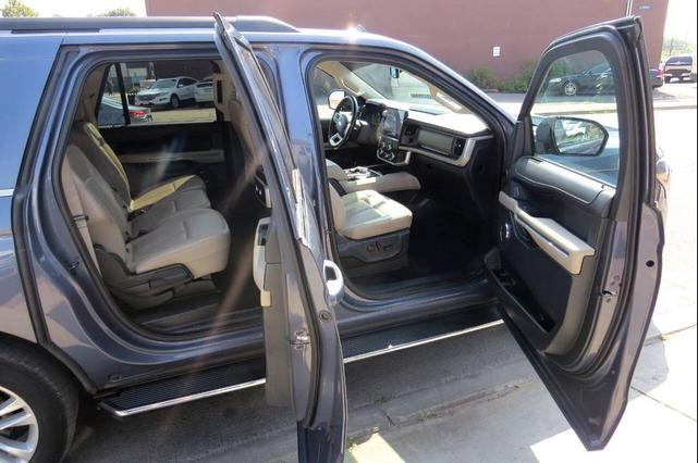 Photo of 2022 Blue Ford Expedition Max