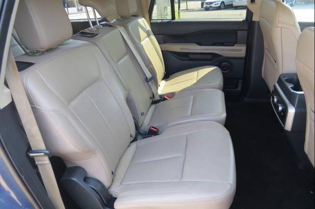 Photo of 2022 Blue Ford Expedition Max