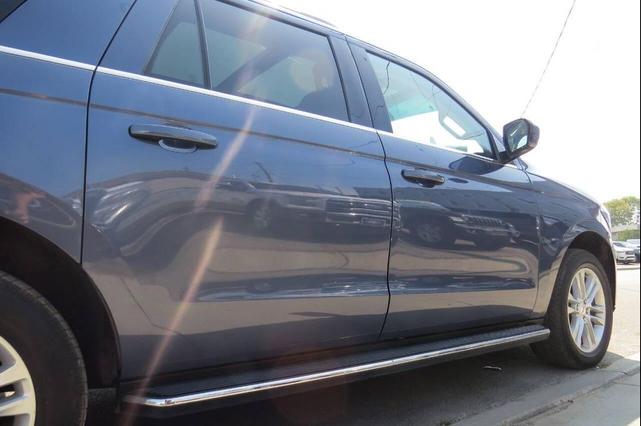 Photo of 2022 Blue Ford Expedition Max