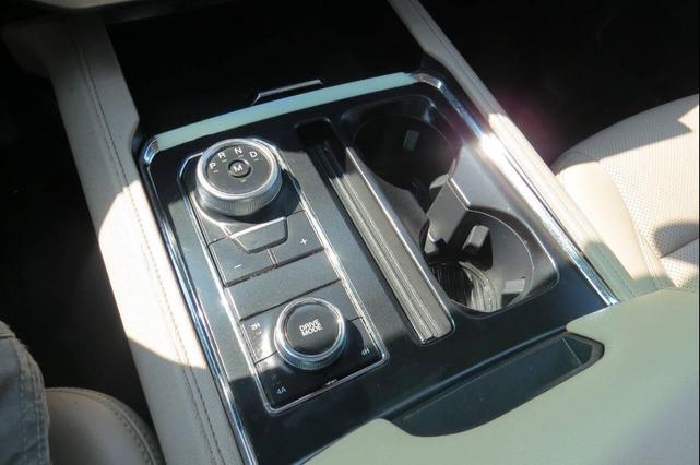 Photo of 2022 Blue Ford Expedition Max
