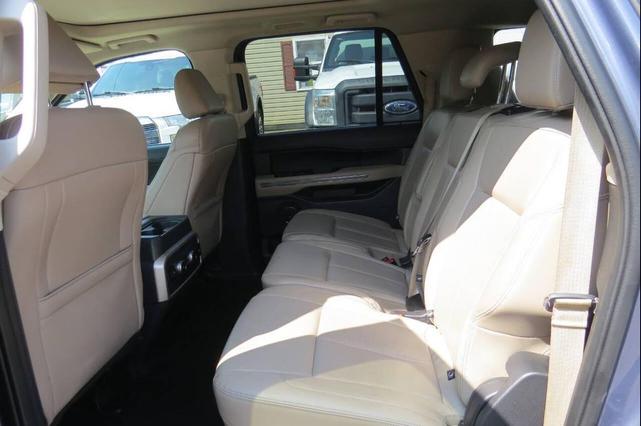 Photo of 2022 Blue Ford Expedition Max
