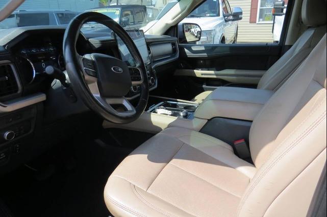 Photo of 2022 Blue Ford Expedition Max