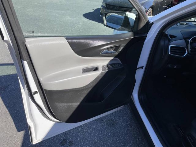 Photo of 2019 White Chevrolet Equinox