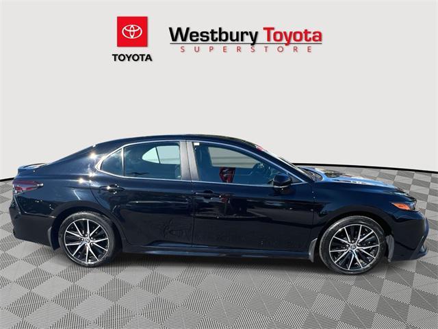 Photo of 2024 Midnight Black Metallic Toyota Camry