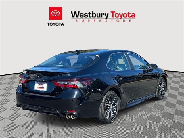 Photo of 2024 Midnight Black Metallic Toyota Camry