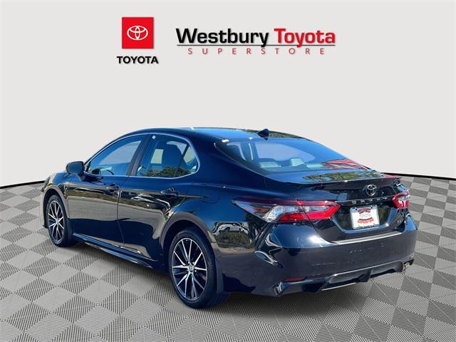 Photo of 2024 Midnight Black Metallic Toyota Camry