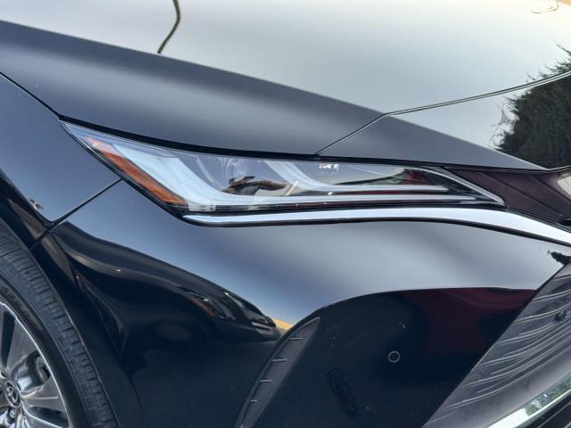 Photo of 2022 Black Toyota Venza