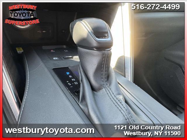 Photo of 2022 Black Toyota Venza