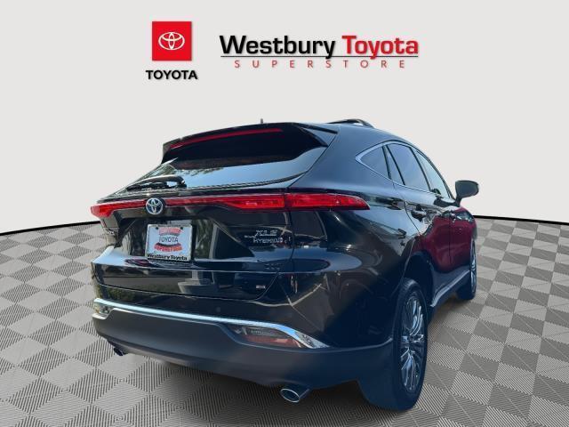 Photo of 2022 Black Toyota Venza