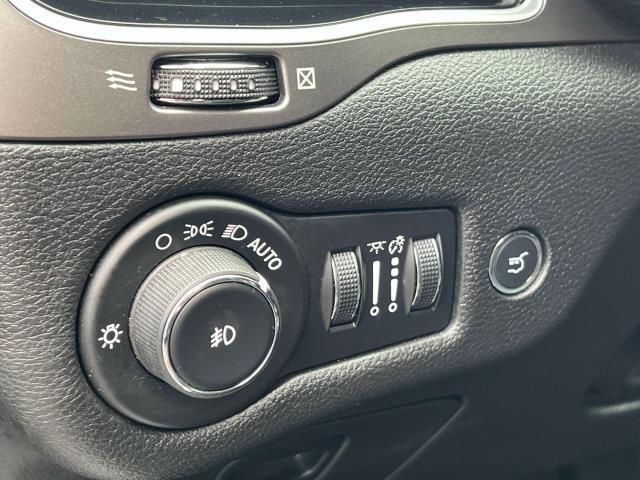 Photo of 2020 Slate Blue Pearlcoat Jeep Cherokee