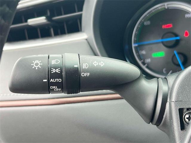 Photo of 2024 Wind Chill Pearl Toyota Venza