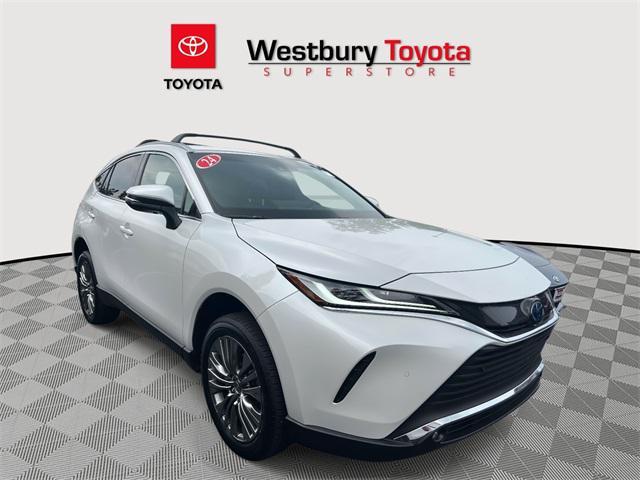 Photo of 2024 Wind Chill Pearl Toyota Venza