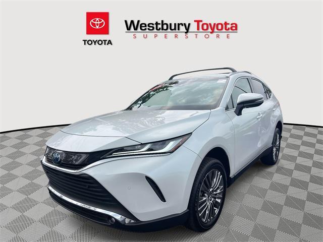 Photo of 2024 Wind Chill Pearl Toyota Venza