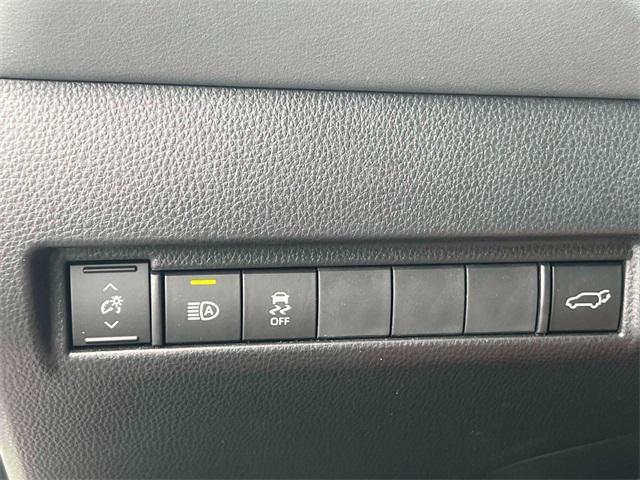 Photo of 2024 Wind Chill Pearl Toyota Venza