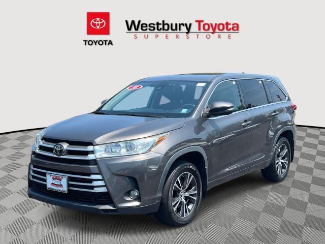 Photo of 2018 Predawn Gray Mica Toyota Highlander