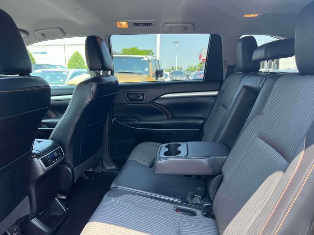 Photo of 2018 Predawn Gray Mica Toyota Highlander