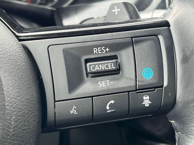Photo of 2022 Solid Gray/Super Black Nissan Pathfinder