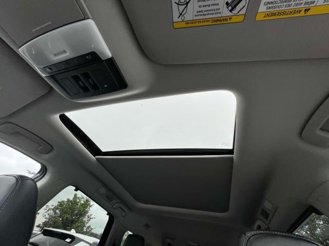 Photo of 2022 Solid Gray/Super Black Nissan Pathfinder