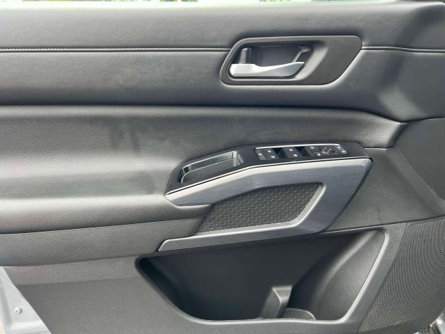 Photo of 2022 Solid Gray/Super Black Nissan Pathfinder