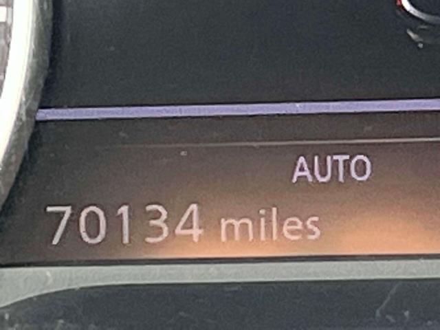 Photo of 2022 Solid Gray/Super Black Nissan Pathfinder