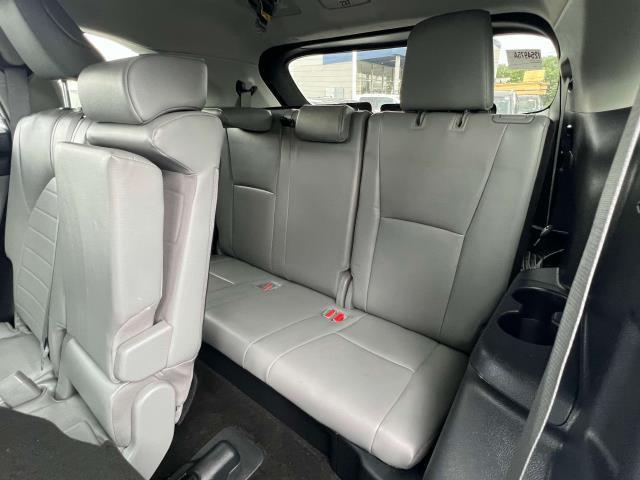 Photo of 2023 Wind Chill Pearl Toyota Highlander
