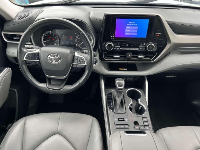 Photo of 2023 Wind Chill Pearl Toyota Highlander