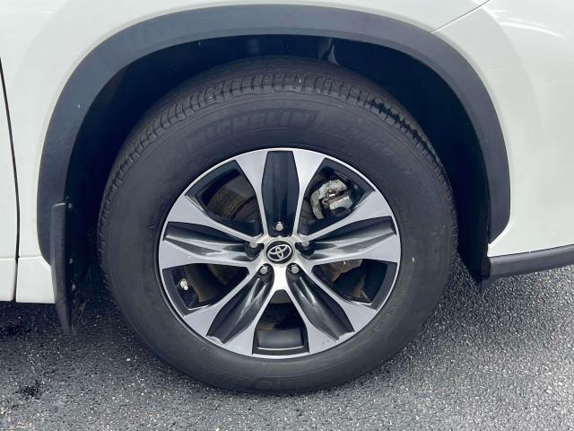 Photo of 2023 Wind Chill Pearl Toyota Highlander