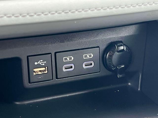 Photo of 2023 Wind Chill Pearl Toyota Highlander