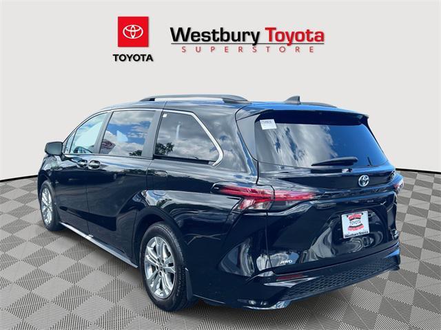 Photo of 2022 Midnight Black Metallic Toyota Sienna