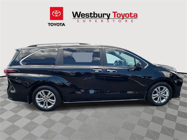 Photo of 2022 Midnight Black Metallic Toyota Sienna
